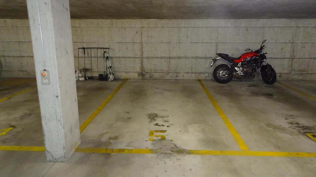 Bild 3: Parkplatz/Garage in 8125 Zollikerberg zu vermieten