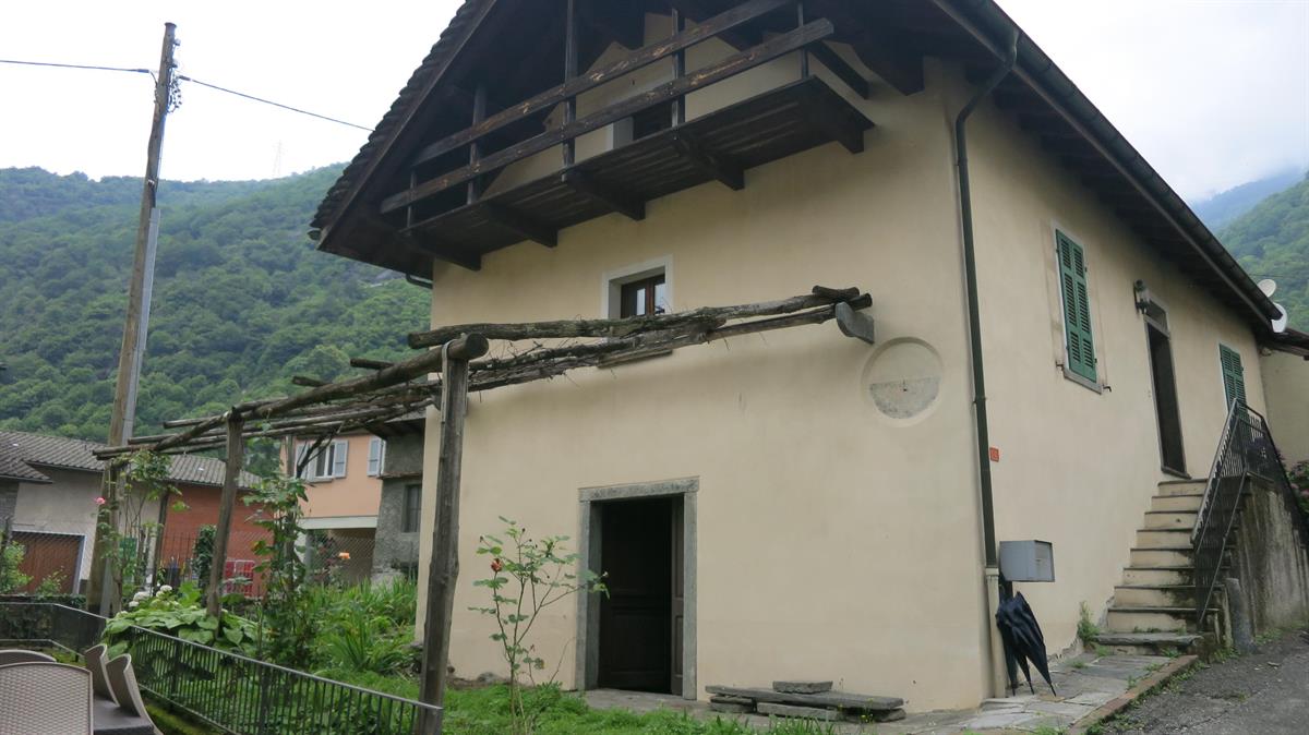 2.5 Zimmer Haus in 6537 Grono zu verkaufen