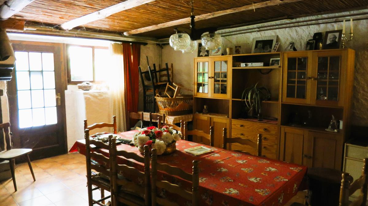 Bild 2: 8 Zimmer Haus in 6535 Roveredo GR zu verkaufen